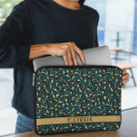 Capa Para Notebook Impressão em animais modernos<br><div class="desc">A bolsa de laptop de impressão animal moderna combina design elegância elegante com elegância personalizada. Apresentando um fundo de impressão animal cortado com espaço retangular para fins de personalização, este caso é acentuado com uma brisa luxuosa, mas selvagem, e espaço para seu nome, fazer-o exclusivamente seu. Construído com materiais duráveis...</div>