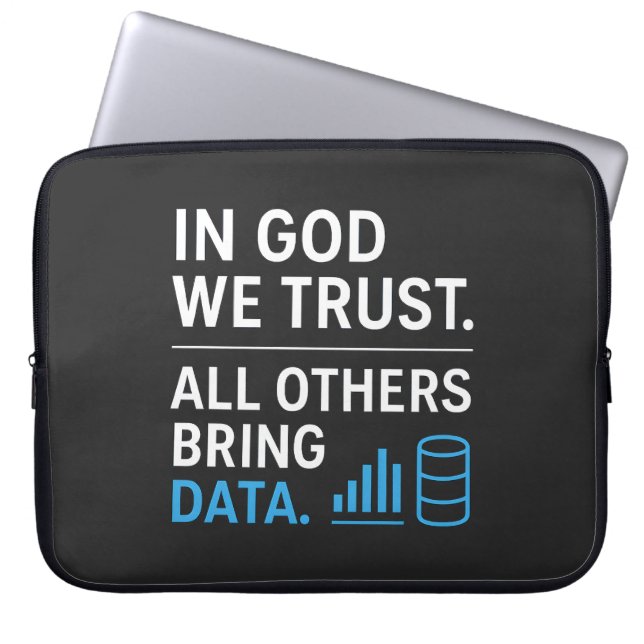 Capa Para Notebook In God We Trust All Others Bring Data Lean Quote (Frente)