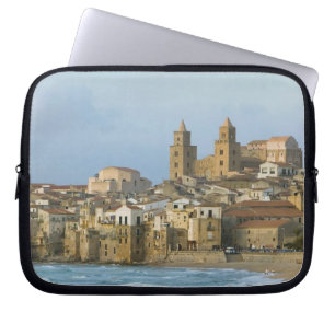 Capa Para Notebook Itália, Sicília, Cefalu, Vista com Duomo a partir