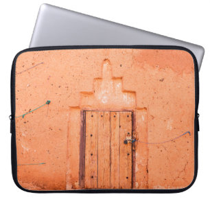 Capa Para Notebook Janela fechada de madeira em casa tradicional marr