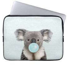 Koala soprando uma pastilha azul