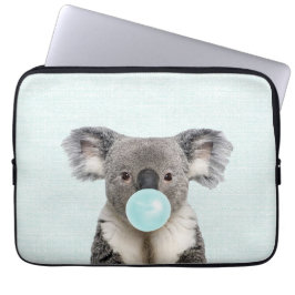Capa Para Notebook Koala soprando uma pastilha azul