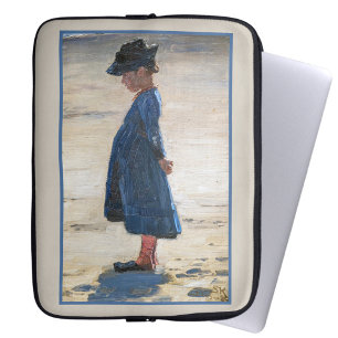 Capa Para Notebook Kroyer - Menina parada em Skagen Beach
