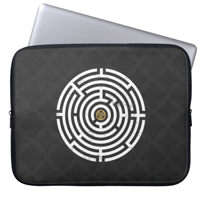CAPA PARA NOTEBOOK LABYRINTH TRISKELION ESPIRAL CELTICO TRIPLO (Frente)
