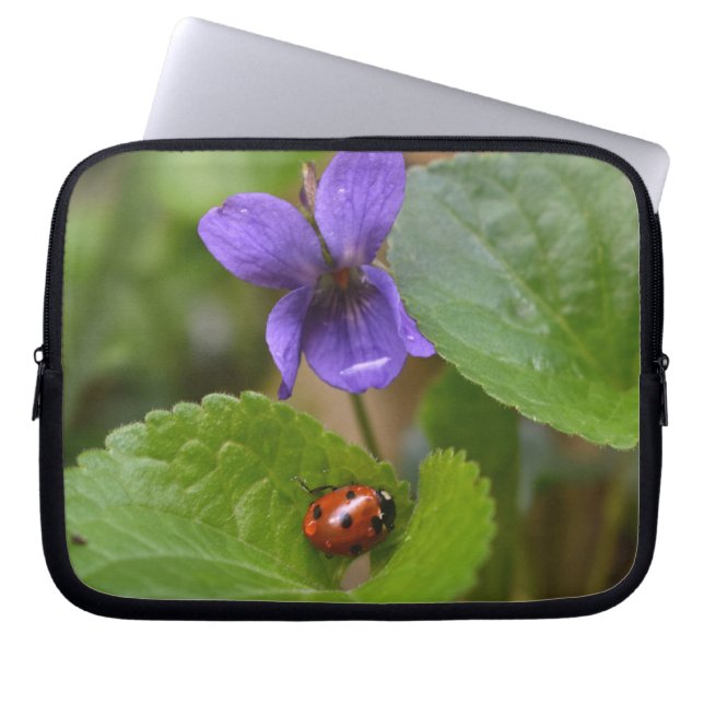 Capa Para Notebook Ladybug em Flores de Violeta Doce (Frente)