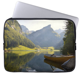 Capa Para Notebook Lago de montanha alpina na Suíça