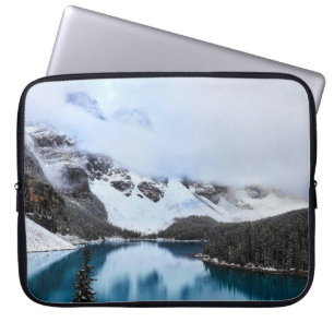 CAPA PARA NOTEBOOK LAGO PRÓXIMO À MONTANHA COBERTA DE NEVE DURANTE