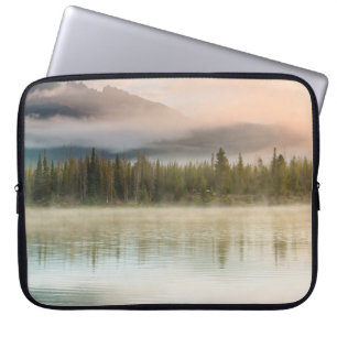 Capa Para Notebook Lago Serene bonito nas montanhas da manhã, Oregon