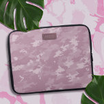 Capa Para Notebook Laptop de Camuflagem de Na moda cor-de-rosa modern<br><div class="desc">Adicione suas iniciais a este laptop de camo rosa-rosa.</div>