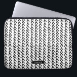Capa Para Notebook Laptop Personalizado de Padrão Tribal Russo Negro<br><div class="desc">Saco de laptop russo personalizado com padrão rústico preto e branco. Este item único será perfeito como presente.</div>