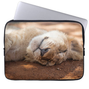 Capa Para Notebook Leão Cub do sono das imagens de Getty