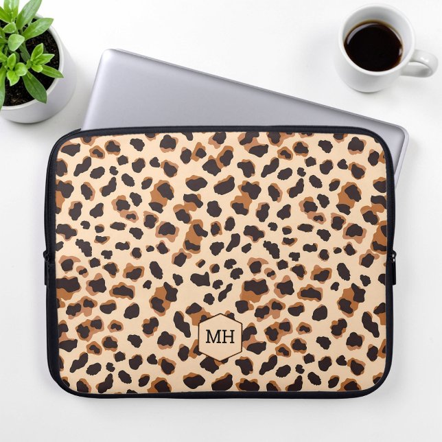 Capa Para Notebook Leopard Patterno Monograma Chic Iniciais Marrons (Leopard Pattern Monogram Brown Chic Initials Laptop Sleeve)