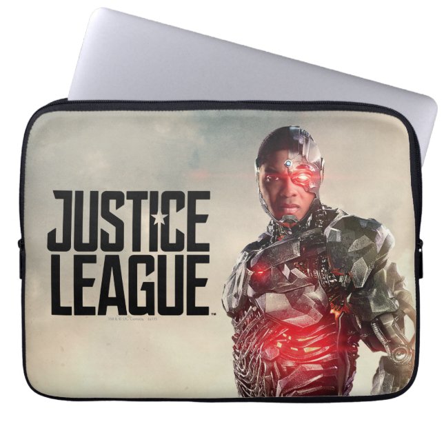 Capa Para Notebook Liga da Justiça | Cyborg Em Battlefield (Frente)