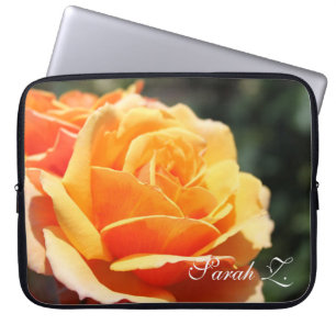 Capa Para Notebook Linda flor amarela de rosa, com nome.
