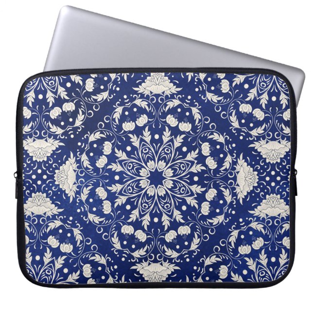 Capa Para Notebook Linda praça floral (Frente)