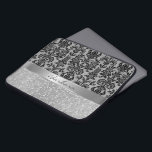Capa Para Notebook Lítima de Padrão de Diamante Branco Preto Damasco<br><div class="desc">Maçãs pretas com padrão de brilho de diamantes em fundo e brilho prateado em baixo.</div>