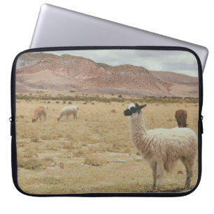 CAPA PARA NOTEBOOK LLAMA BRANCO NA GRAMA MARCADA