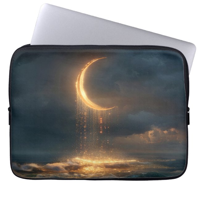Capa Para Notebook Lua do Crescente Ouro Surreal acima do oceano (Frente)