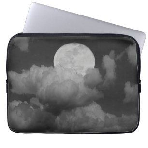 Capa Para Notebook Lua e Nuvens Sobre Kansas