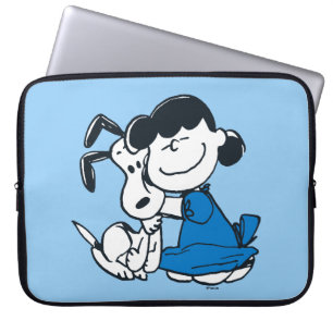 Capa Para Notebook Lucy Hugging Snoopy