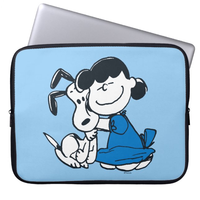 Capa Para Notebook Lucy Hugging Snoopy (Frente)