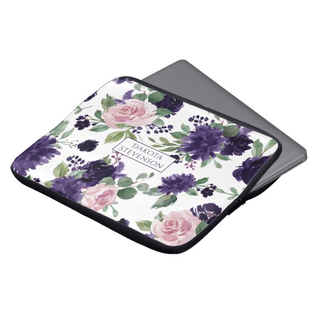 Capa Para Notebook Lush Blossoms | Monograma de padrão roxo e rosa (Frente Topo)