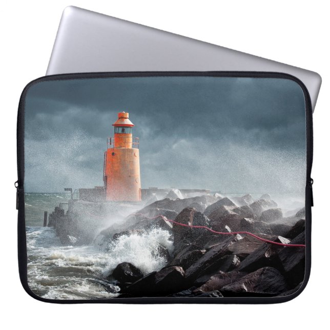 CAPA PARA NOTEBOOK LUZ DE LARANJA NA ROCHA (Frente)