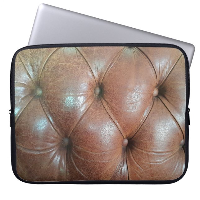 Capa Para Notebook Luz na superfície do sofá de couro castanho, textu (Frente)