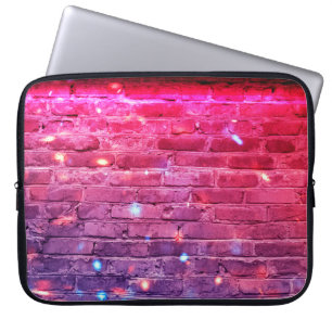 Capa Para Notebook Luz neon: parede de tijolos vazia.