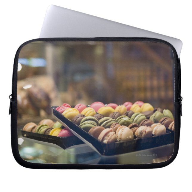 Capa Para Notebook Macarões na Janela Mostrar 2 (Frente)