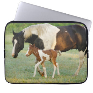 Capa Para Notebook Mãe e Recém-nascida Paint Filly