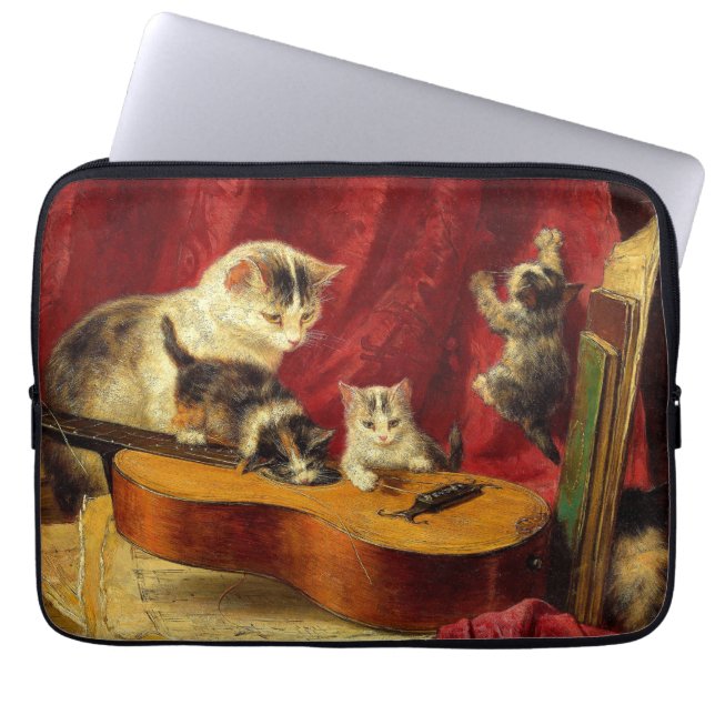 Capa Para Notebook Mãe Gato e Gatinhos Brincando com Violão (Frente)