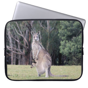 Capa Para Notebook Mãe Kangaroo com Bebê Joey em sua bolsa