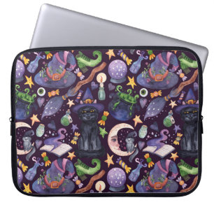 Capa Para Notebook Magia do Halloween: padrão escura desenhado à mão.