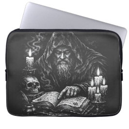 Capa Para Notebook Mago Estudando o Grimório — por BurnsInHell