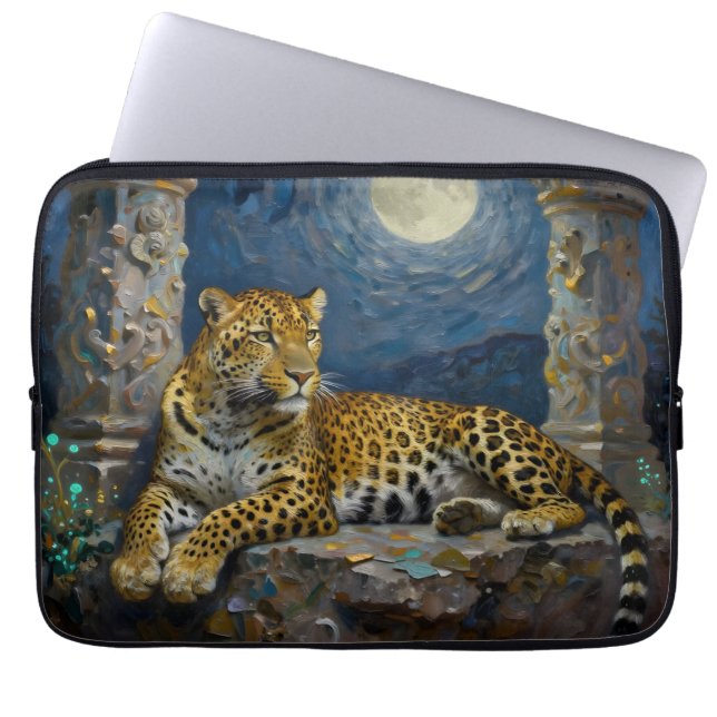 Capa Para Notebook Majestic Leopard on Cliff Ledge   (Frente)