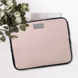 Capa Para Notebook Maleta de Laptop rosa com Na moda cor-de-rosa mode<br><div class="desc">Uma bonito bolsa de laptop rosa pastel. Adicione as suas iniciais à placa metálica falso prateada,  colorida,  que parece 3D,  mas é um efeito visual e impressa plano.</div>