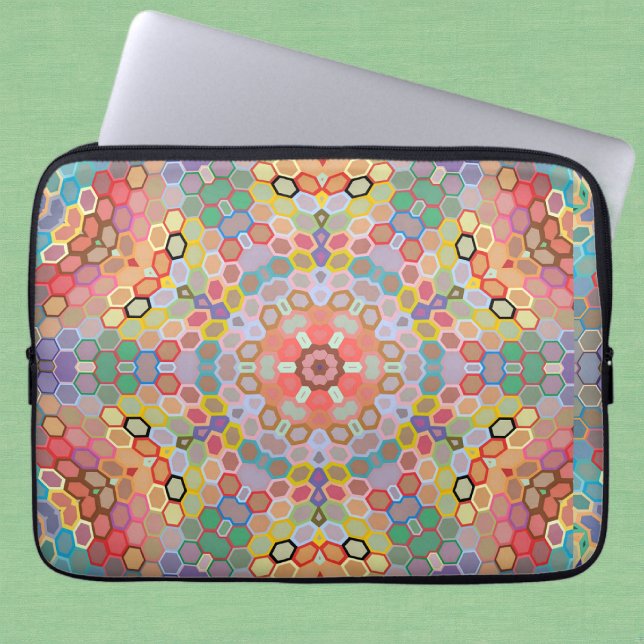 Capa Para Notebook Mandala Hexagonal Arco-íris (Rainbow Hexagon Mandala Laptop Sleeve by Wormhole Orbital)