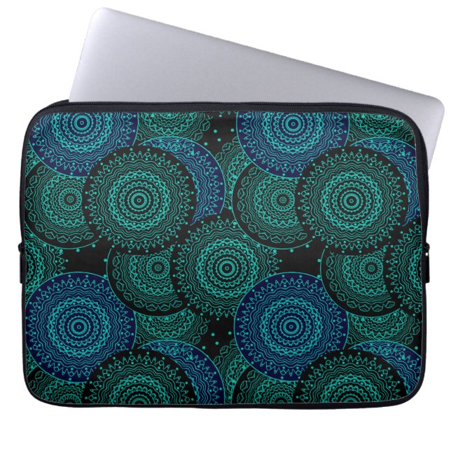 Capa Para Notebook Mandala redondo azul turquesa em fundo preto (Frente)