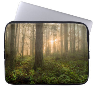 Capa Para Notebook Manhã nevoenta noroeste pacífica da floresta