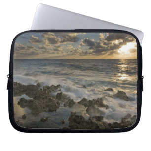 Capa Para Notebook Mar do Caribe, Ilhas Cayman. Ondas batendo 2