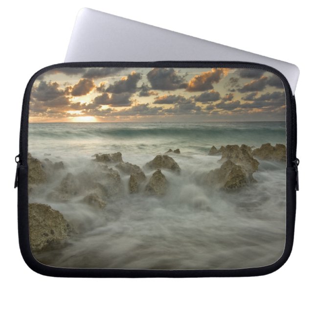 Capa Para Notebook Mar do Caribe, Ilhas Cayman. Ondas batendo 3 (Frente)