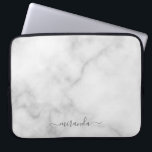 Capa Para Notebook Marble Branco de Nome Personalizado de Script Mode<br><div class="desc">Nome Personalizado do Script Moderno Gift Branco com nome personalizado no estilo de fonte do script moderno da cinza em fundo de mármore branco.</div>