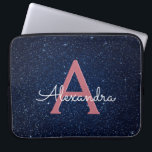Capa Para Notebook Marinho Azul e Rosa Dourado Brilho e Monograma de<br><div class="desc">Marinho Blue e Rosa Dourado Faux Glitter e Sparkle Elegant Monogramas. Este caso pode ser personalizado para incluir seu primeiro nome e nome inicial com um céu azul celeste da meia-noite.</div>
