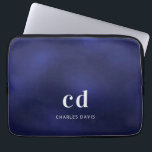 Capa Para Notebook Marinho azul monograma branco nome initail<br><div class="desc">Um fundo azul marinho,  a cor azul é irregular. Personalize e adicione as iniciais do monograma e o nome do cheio. Moderno,  moderno e simples. Para ele e para ela.</div>
