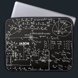 Capa Para Notebook Matemática Geeky da matemática personalizada<br><div class="desc">Presente do presente/geek do presente da matemática/matemática/professor de matemática/estudante da matemática/a bolsa de laptop inicial conhecida personalizada monograma dos homens negros. Para mudar o texto, use a opção do personalizamento. Para um texto mais extensivo muda como mudanças à pia batismal, cor da pia batismal, ou a disposição do texto, escolhe...</div>