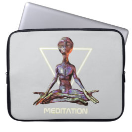 Capa Para Notebook Meditação. Alienígena em pose tranquila