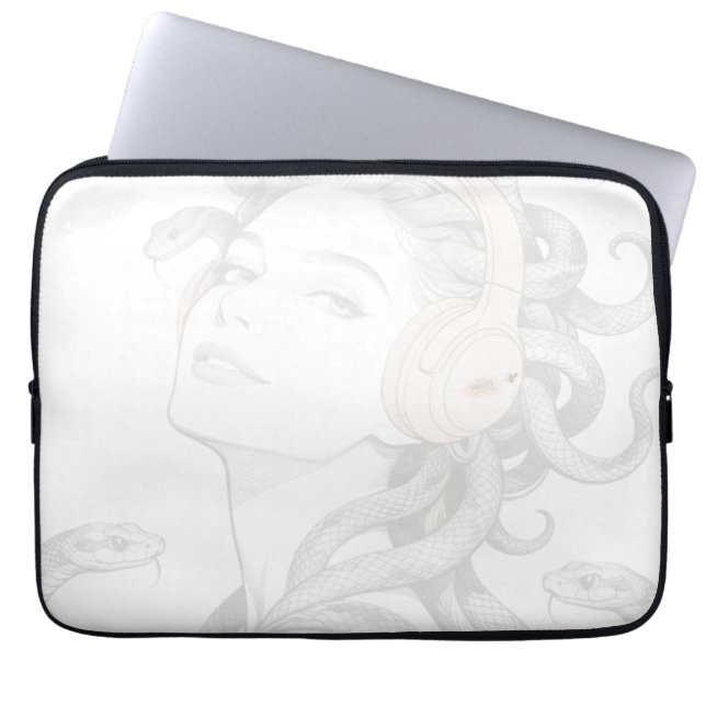 Capa Para Notebook Medusa - pose para a câmera. (Frente)