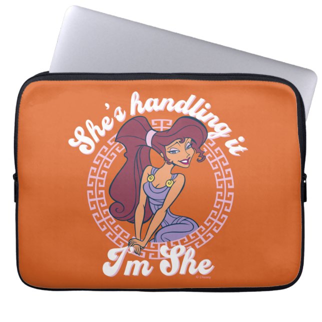 Capa Para Notebook Megara - She's Handling It, I'm She Laptop Sleeve (Frente)