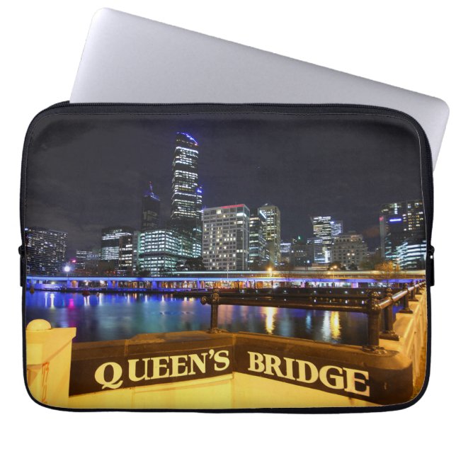 Capa Para Notebook Melbourne CBD Queens Bridge Lights (Frente)